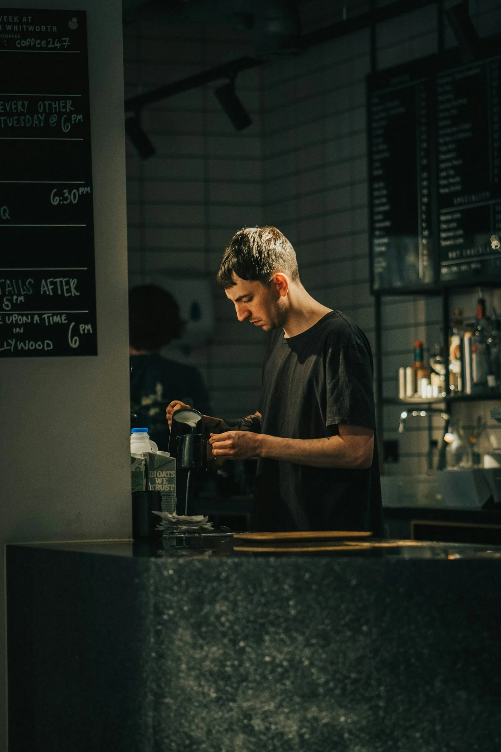 Phần mềm chấm công tính lương cho quán cafe và nhà hàng — hình minh họa bài viết