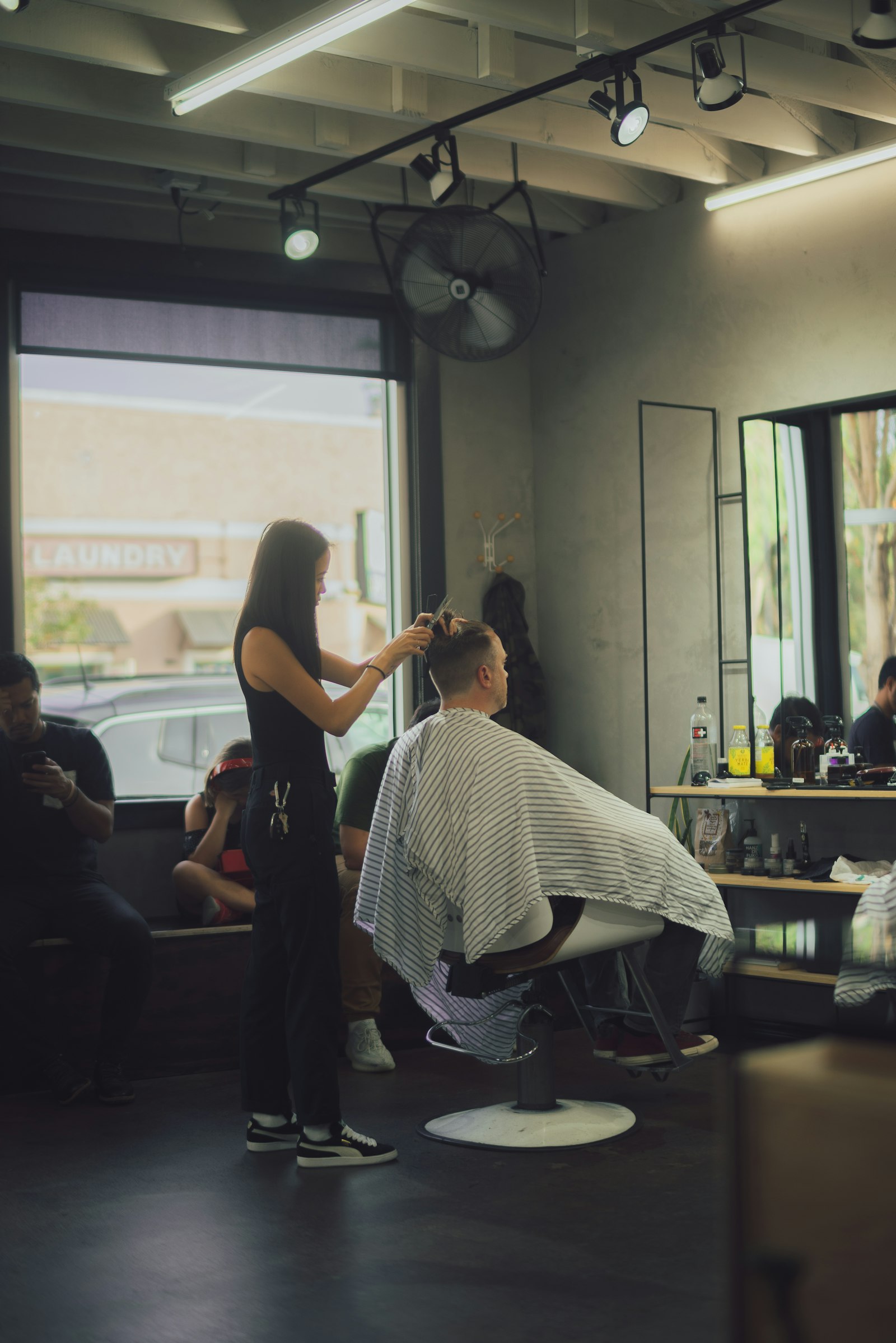 Phần mềm quản lý tiệm tóc EBIZ - Thợ cắt tóc